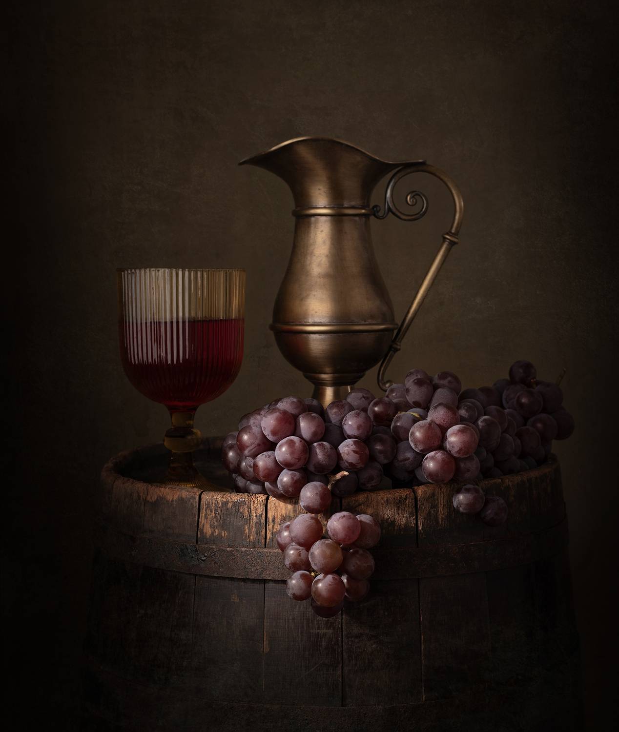 Still life, grape, wine, light, texture, colors, Maria Margareth Perfoncio