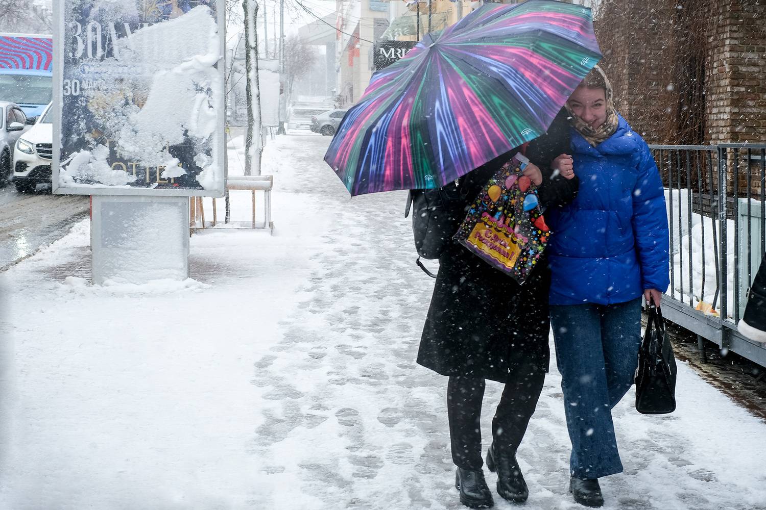 зима, город, улица, снег, прохожие, Владислав Никишин