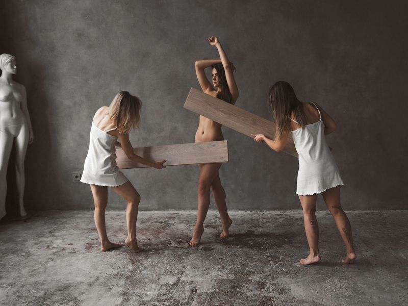 девушки, обнажённые, изящные 3 грации фото превью