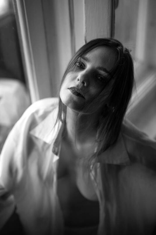 портрет, девушка, жанровый портрет, модель, женственность, ч/б  фото превью