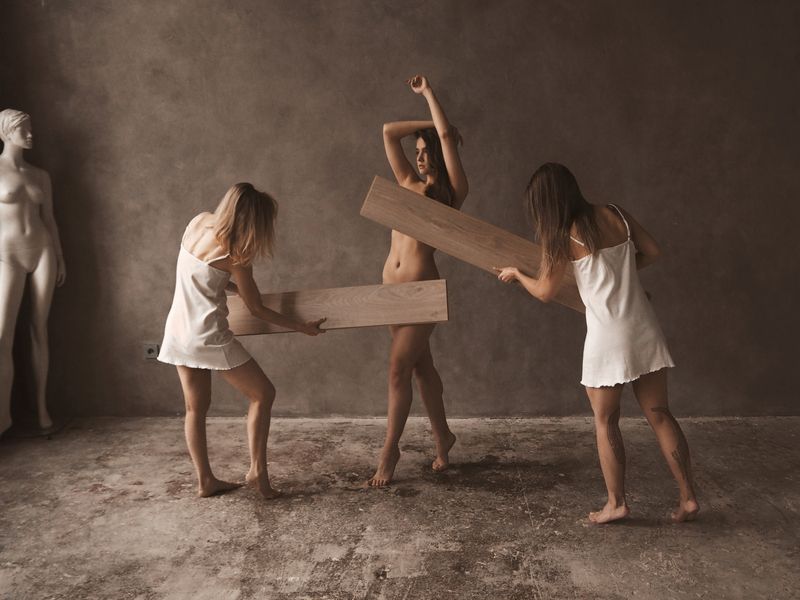 девушки, студия, изящные, грация, полуобнажённые 3 грации фото превью