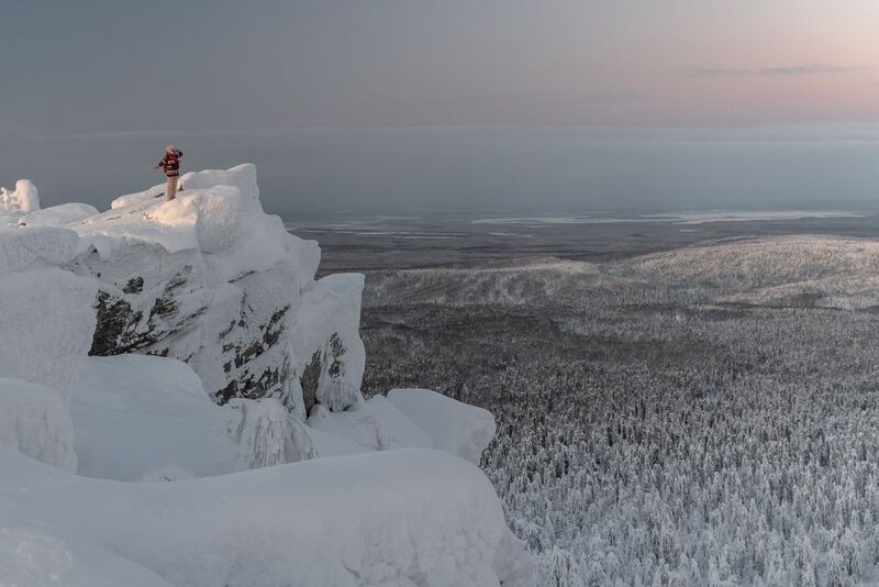 На краю фото превью