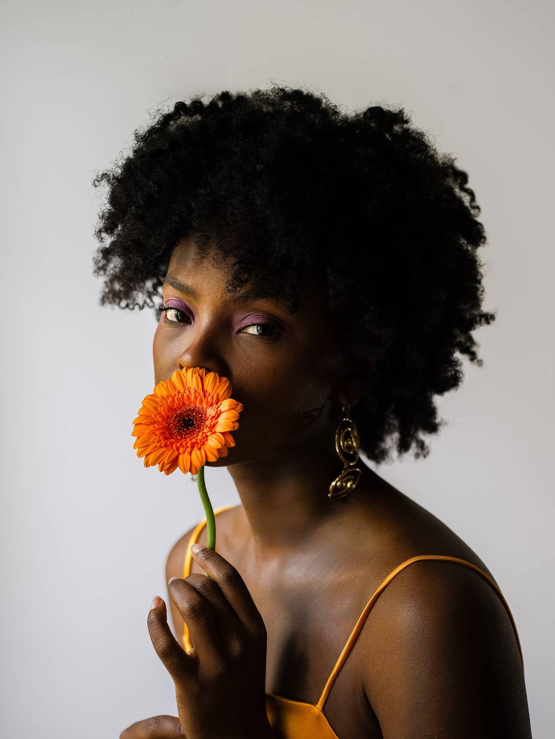 portrait, flower, female, photoshoot, yellow, brunette, lasfotosdejean,  Jean