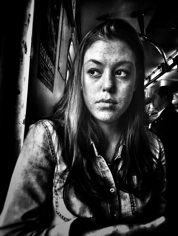 В метро фото превью