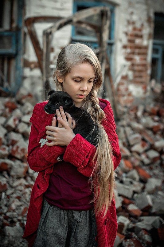 35мм, Девочка, Жалость, Развалины, Старый дом, Щенок находка фото превью