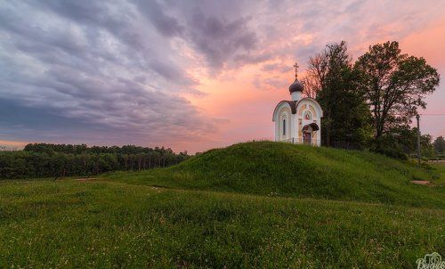 Часовня на закате