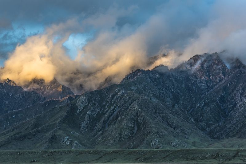пейзаж, природа, закат, вечер, лето, горы, туман Дымящиеся горы фото превью