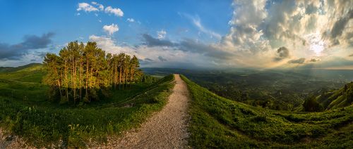 Прогуляться по вершине горы Малое Седло.