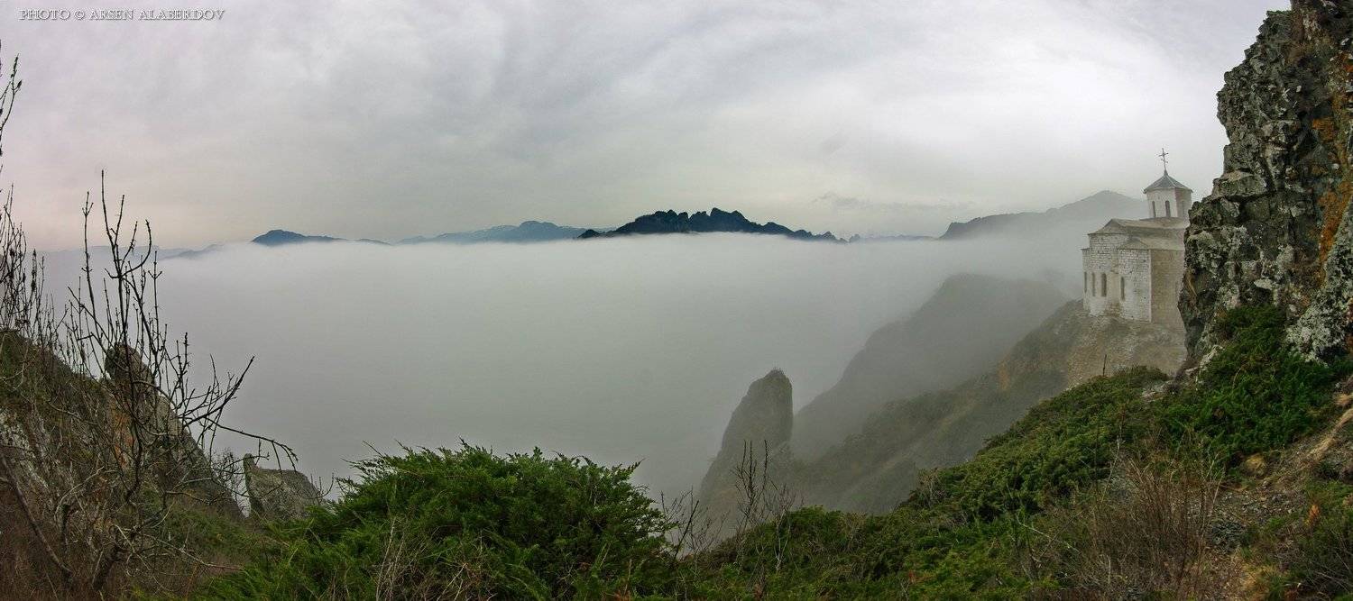 Горы, Долина, Карачаево-Черкесия, Облака, ОБРЫВ, Панорама, Северный Кавказ, Скалы, Туман, Тучи, Фишай, Храм, Шоанинский храм, Арсен Алабердов