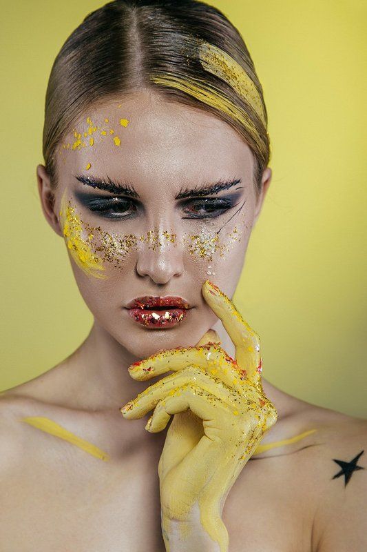 editorial, eyes, face, fantasy, fashion, fashion model, makeup, studio, артмейкап, блеск, блондинка, бьюти, глаза, гламур, желтый, лицо, мейкап, мода, модель, портрет, портрет двушки, портфолио, публикация, ретушь, свет, фотография, цвет Сircus фото превью