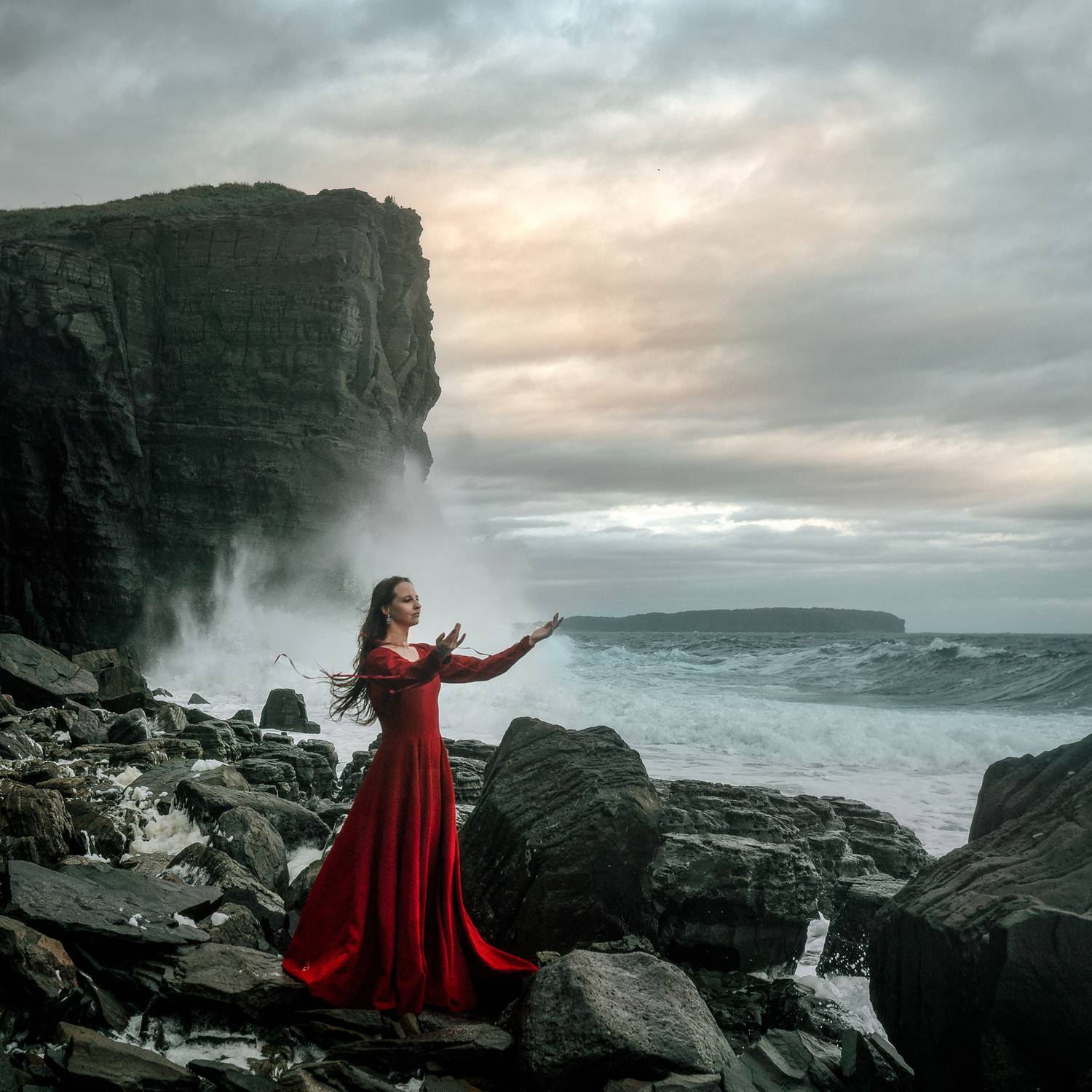приморье, приморский край, Тобизина, мыс, шторм, буря, красный, красное платье, девушка, море, стихия, ветер, Кулакова Екатерина