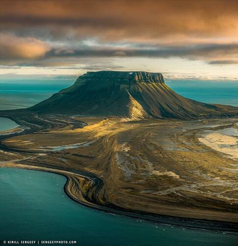Доминанта о. Белл | Bell Island Rock