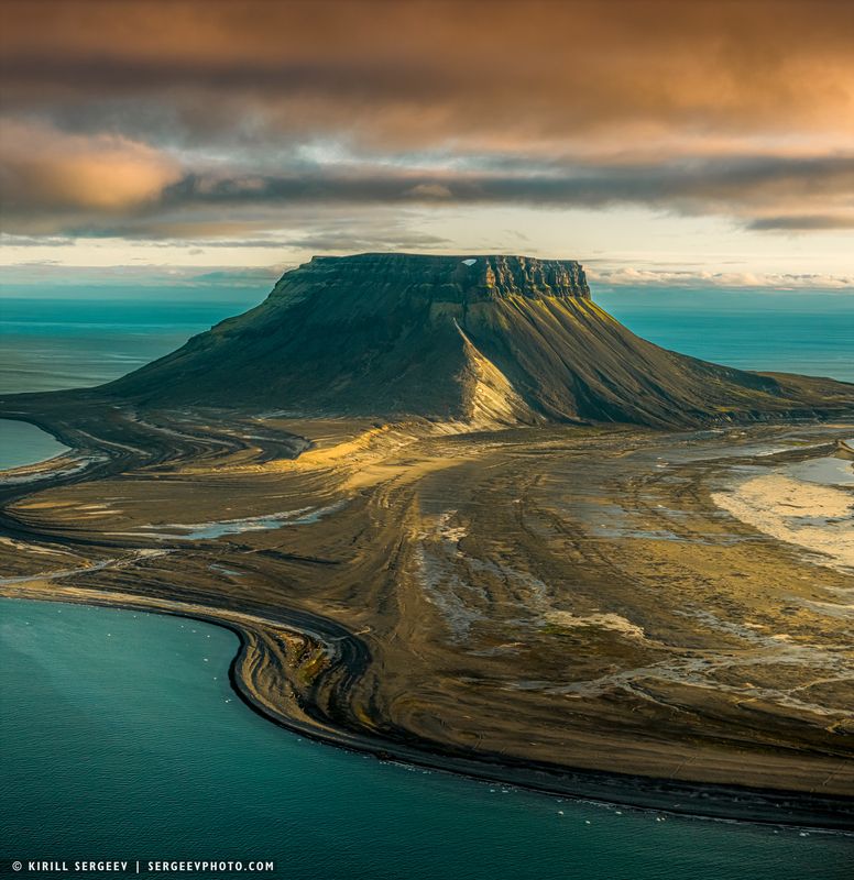 земля франца-иосифа, баренцево море, арктика, север, северный ледовитый океан, архангельская область, остров, аэрофото, природа, franz josef land, arctic, north, barents sea, dji, island, nature, glacier, mavic 4 pro, arctic ocean, franz jose, остров белл Доминанта о. Белл | Bell Island Rock фото превью