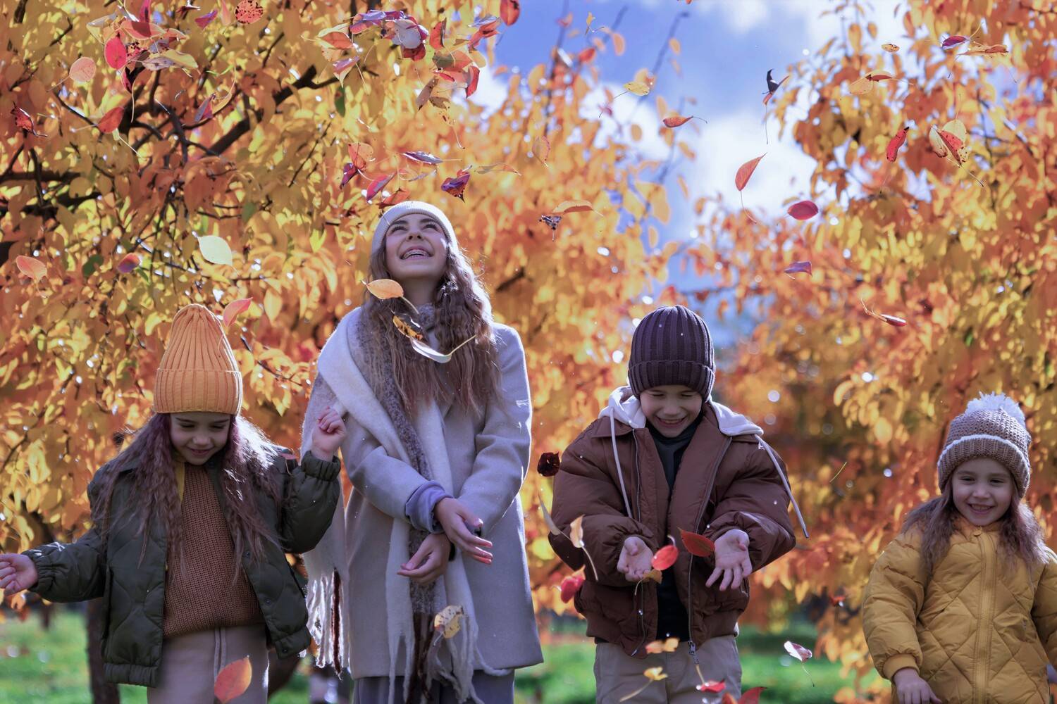 Осень, солнце, осенние листья, дети, игра, семья, парк, Герцен Наталья