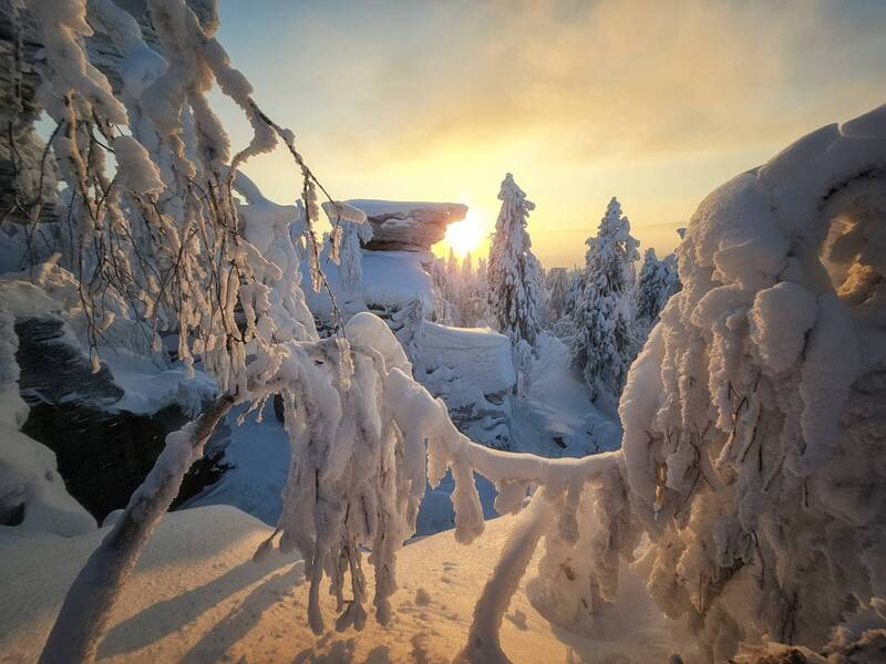 пермский край, пейзаж, каменный город, вечер, закат, лес, снег, зима Зима в каменном городе фото превью
