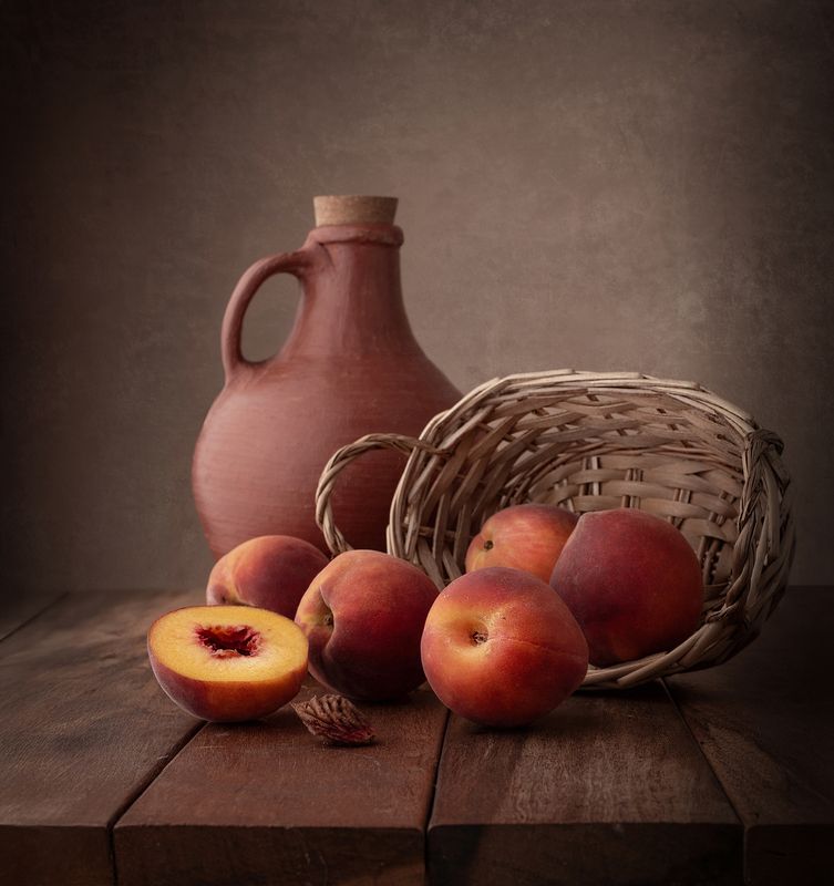Still life, peaches, light, wood, texture Sweet peaches фото превью