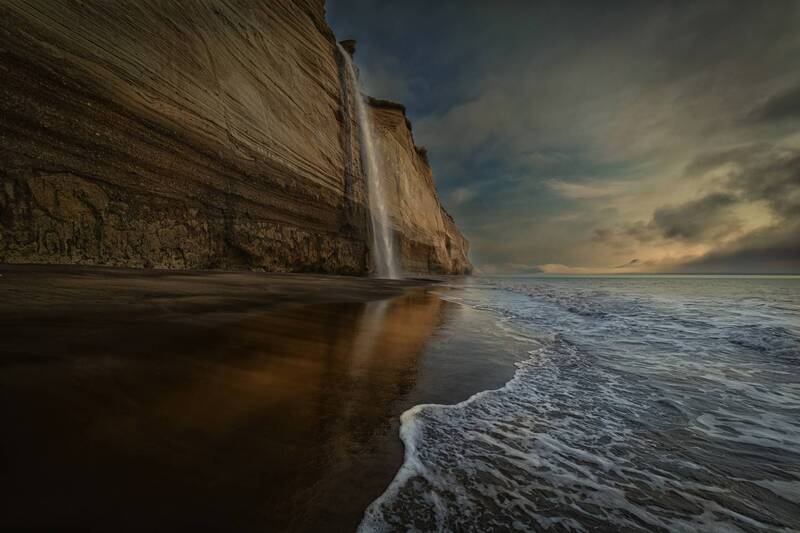 У подножия Головнинского клифа. Остров Кунашир фото превью