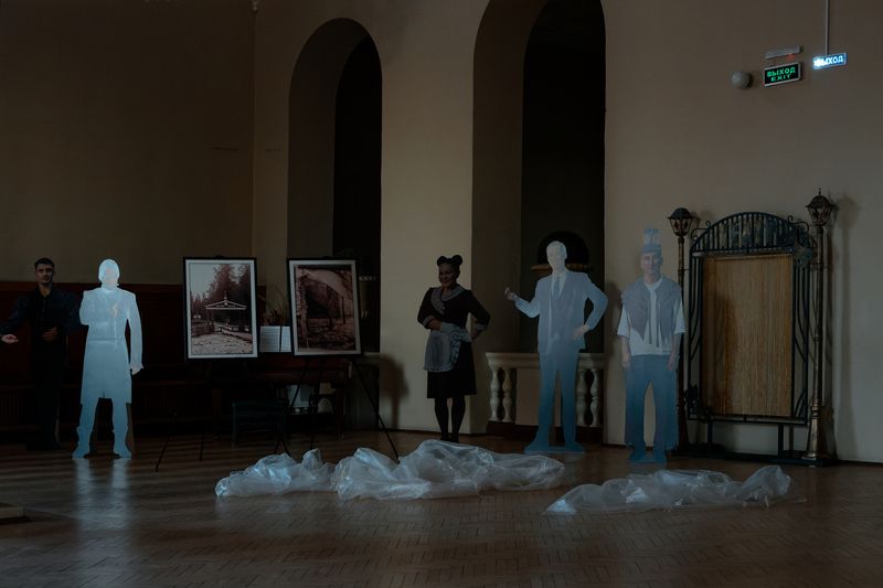 В холле театра  фото превью