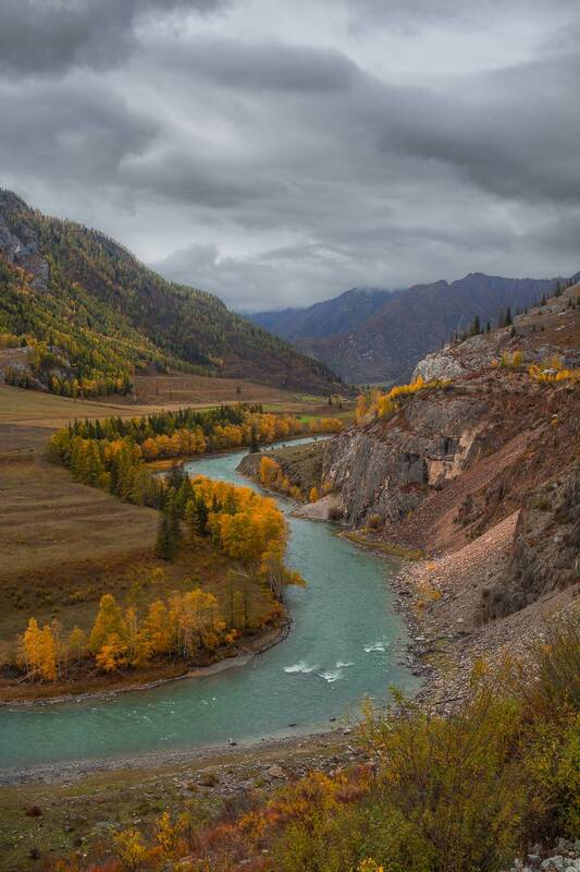 россия, горный алтай, река чуя, осень Над рекой фото превью