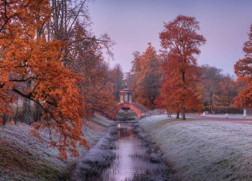 Крестовый мост в осеннем...