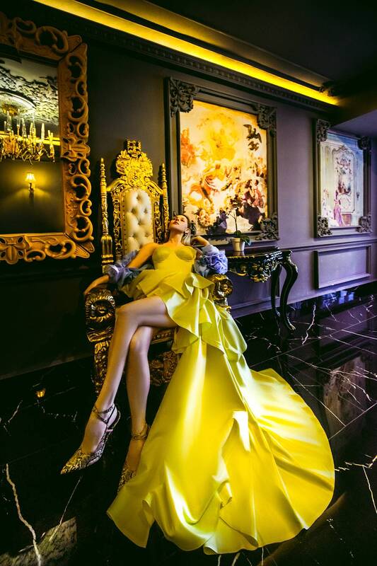 woman, portrait, fashion A throne isn\\\'t given, it\\\'s claimed фото превью