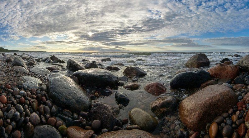 балтийское море, калининградская область, море, камни, облака, вечер. Летний вечер у мыса Купальный. фото превью