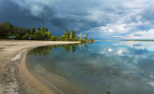 На берегу озера Иссык-Куль.