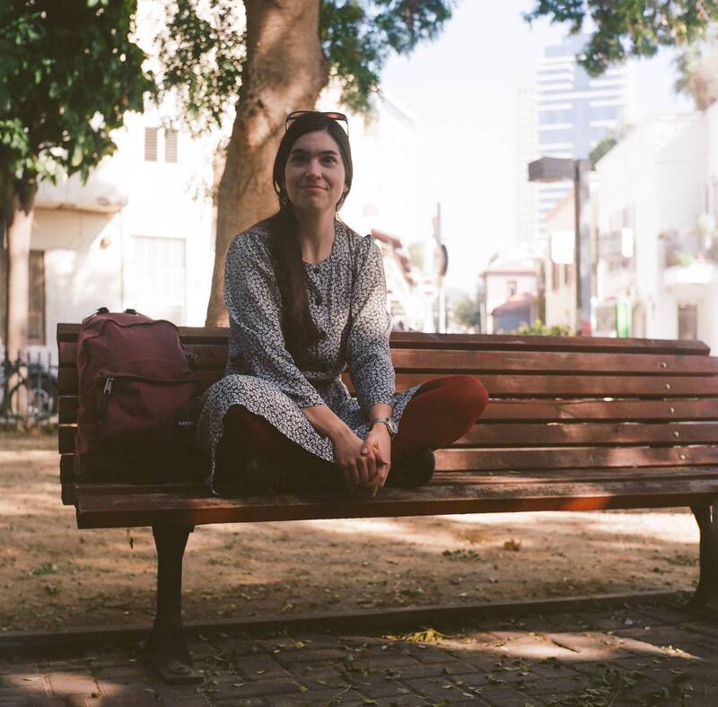 travel photography, portrait, lifestyle photography, film photography, kodak portra, yashica, medium format, analog photography, candid, natural light, backpacker, solo travel, park bench, street photography, warm tones, film grain, wanderlust, adventure MiLa фото превью