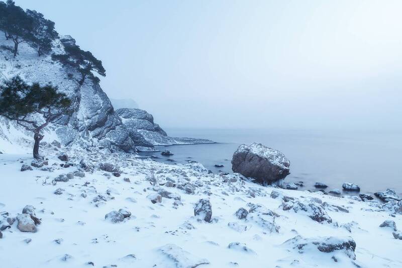 крым, севастополь, балаклава, море, пляж Балаклава. Зимний пляж. фото превью