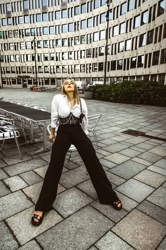 woman, portrait, fashion Power dressing with a twist фото превью