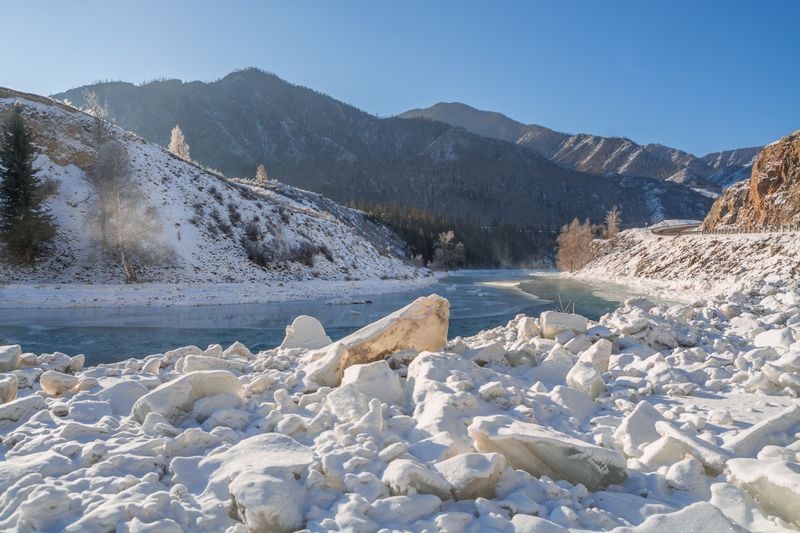 россия, горный алтай, зима, река чуя (чуй), лёд, торосы Ледяные торосы фото превью