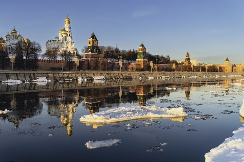 Москва, Кремль, река Москва, закат В преддверии весны фото превью