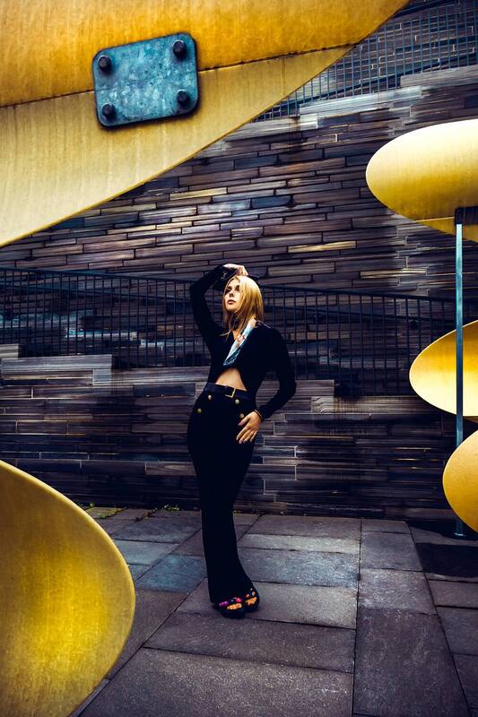 woman, portrait, fashion Golden lines фото превью