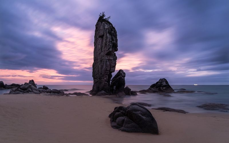 Россия, Приморский край, Лазовский заповедник, бухта Тачингоуза, кекур Самурай, рассвет Утро в Приморье фото превью