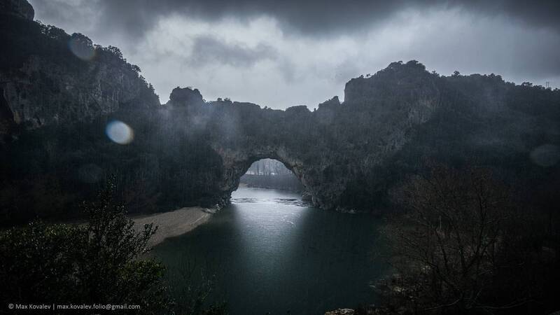 europe, france, arch, bank, bridge, cloud, mountain, nature, rain, river, rock, water, европа, франция, арка, берег реки, вода, гора, дождь, ливень, мост, облако, пасмурно, погода, природа, река, скала, туча, shower Арочный мостик и ливень фото превью