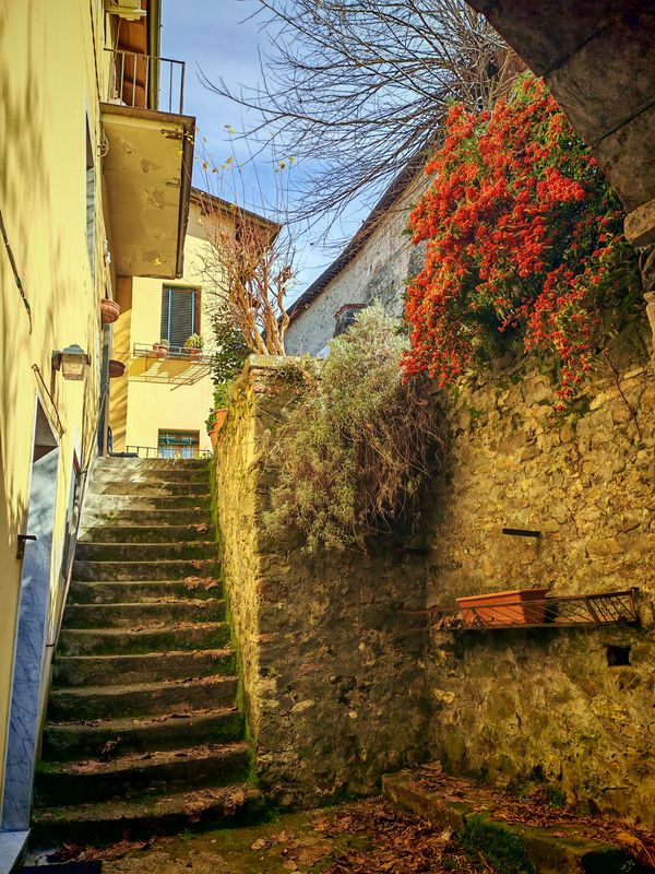 Барга, улочки. Италия фото превью