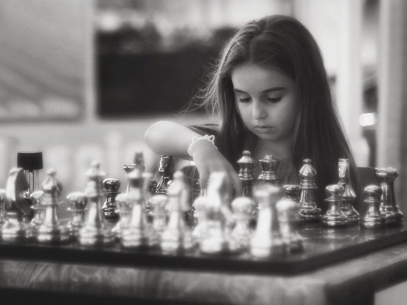 Девочка, Игра, Ребёнок, Фигуры, Шахматы Е2-Е4 фото превью