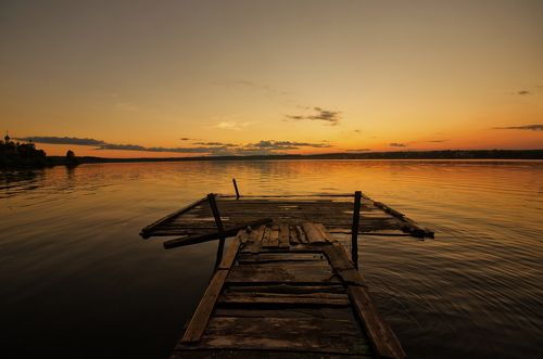 Яркий красный закат над Омутнинском