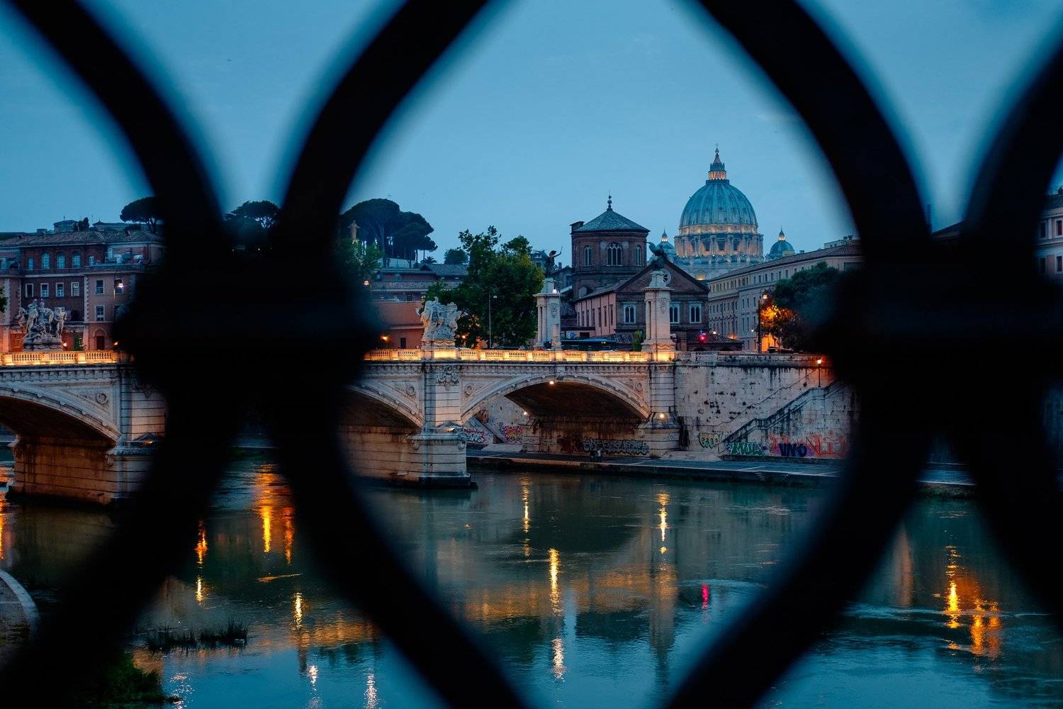 рим, собор, святой, Петр, Италия, европа, Тибр, мост, огни, ограда, река, отражения, Марк Сивак