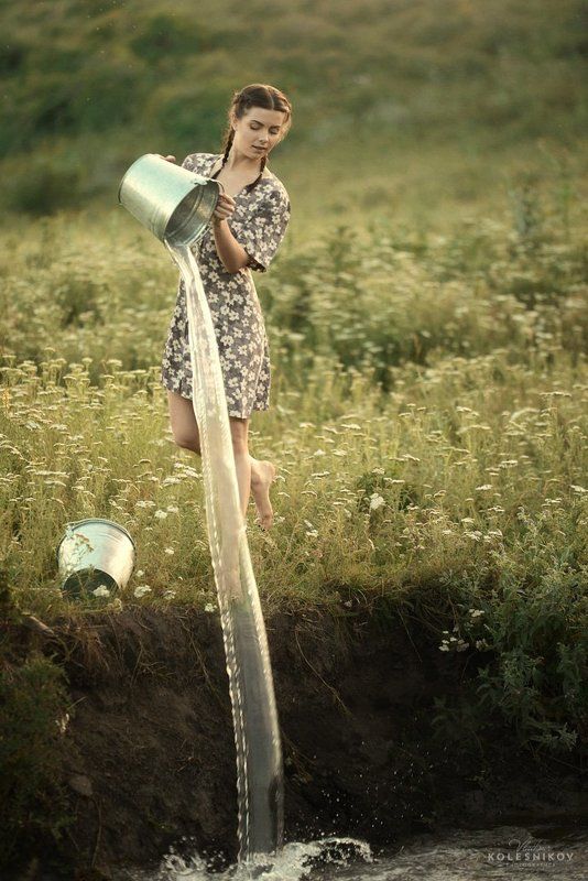 Девушка с коромыслом фото превью