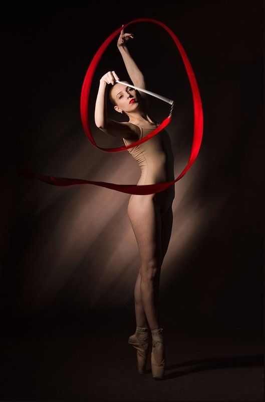 студийная съёмка Красная лента... фото превью