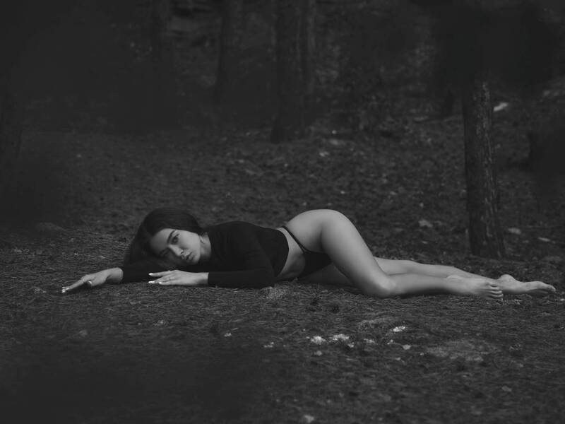 девушка, изящная, природа, лес, прекрасная, ч/б *** фото превью