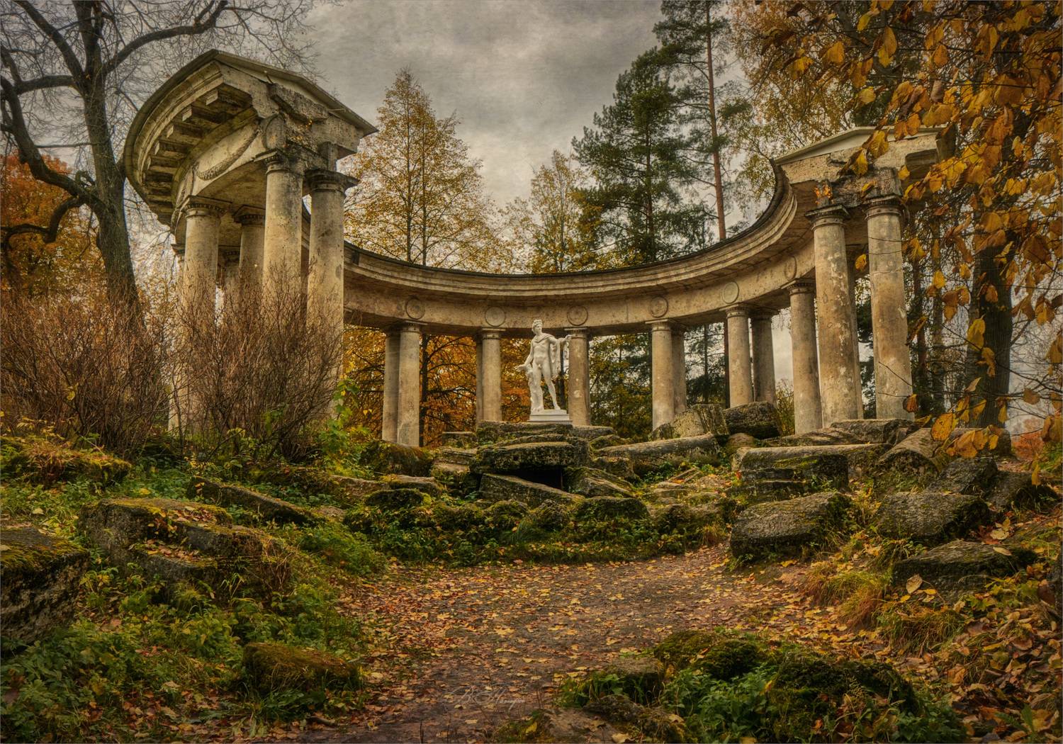 камни, колонны, статуя, деревья, Вера Петри