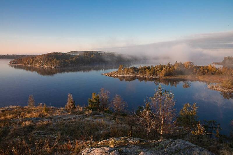 карелия, осень, ладожские шхеры. Осеннее утро в заливах Ладожских шхер. фото превью