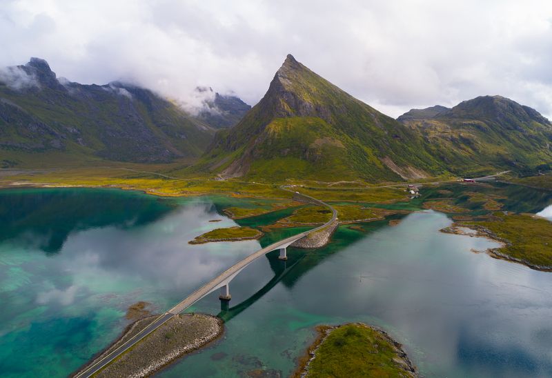 Мосты Фредванга и бирюзовая вода Северного Ледовитого океана фото превью