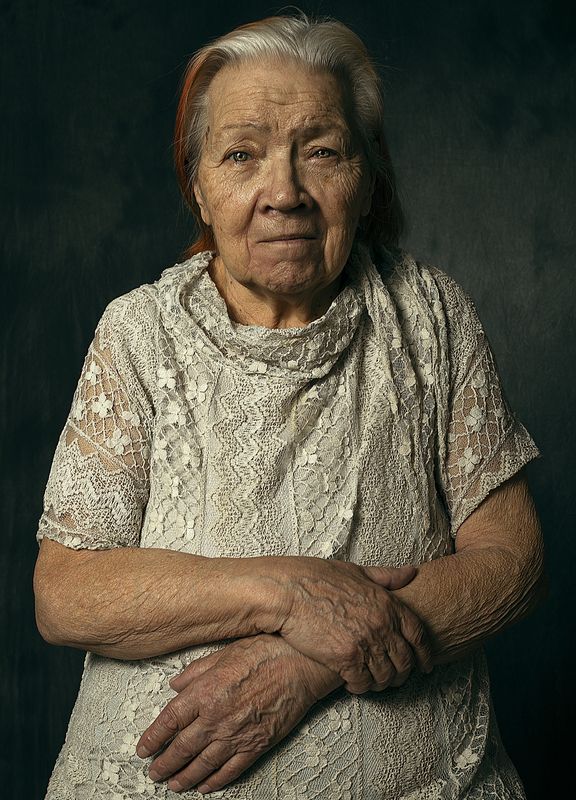 Folding hands фото превью