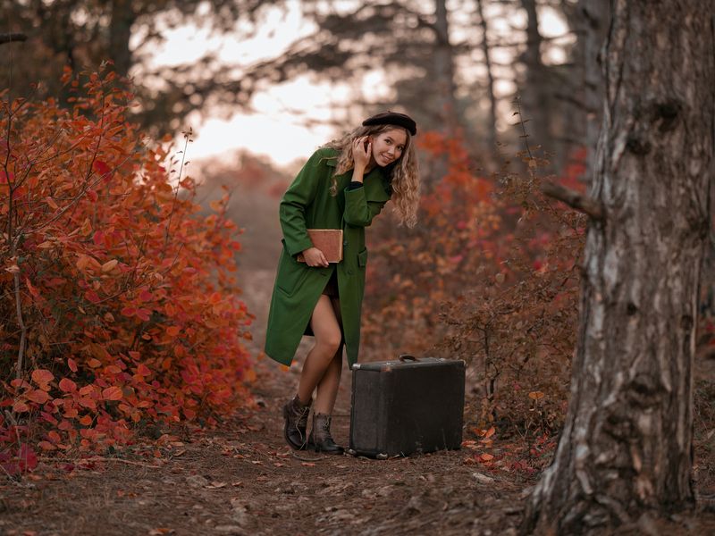 осенний лес, женский портрет, В осеннем лесу, Сапун гора  фото превью