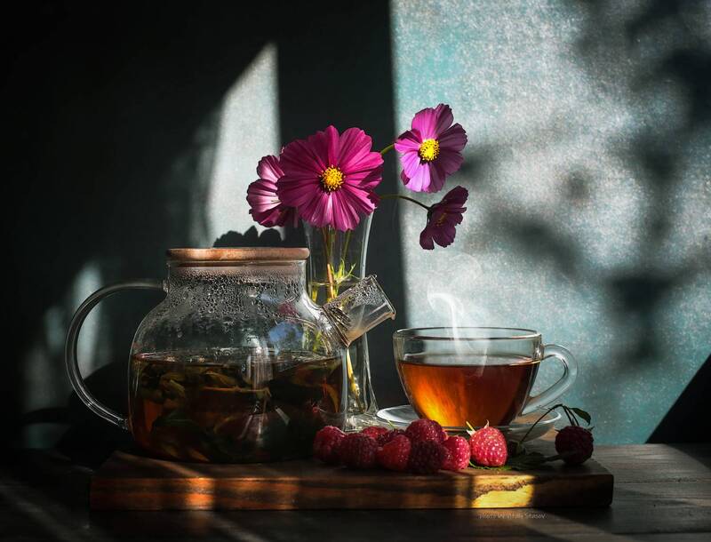 чай с травами и малиной, натюрморт, космея, чай, tea, herbs, healthy Чай с травами и малиной фото превью