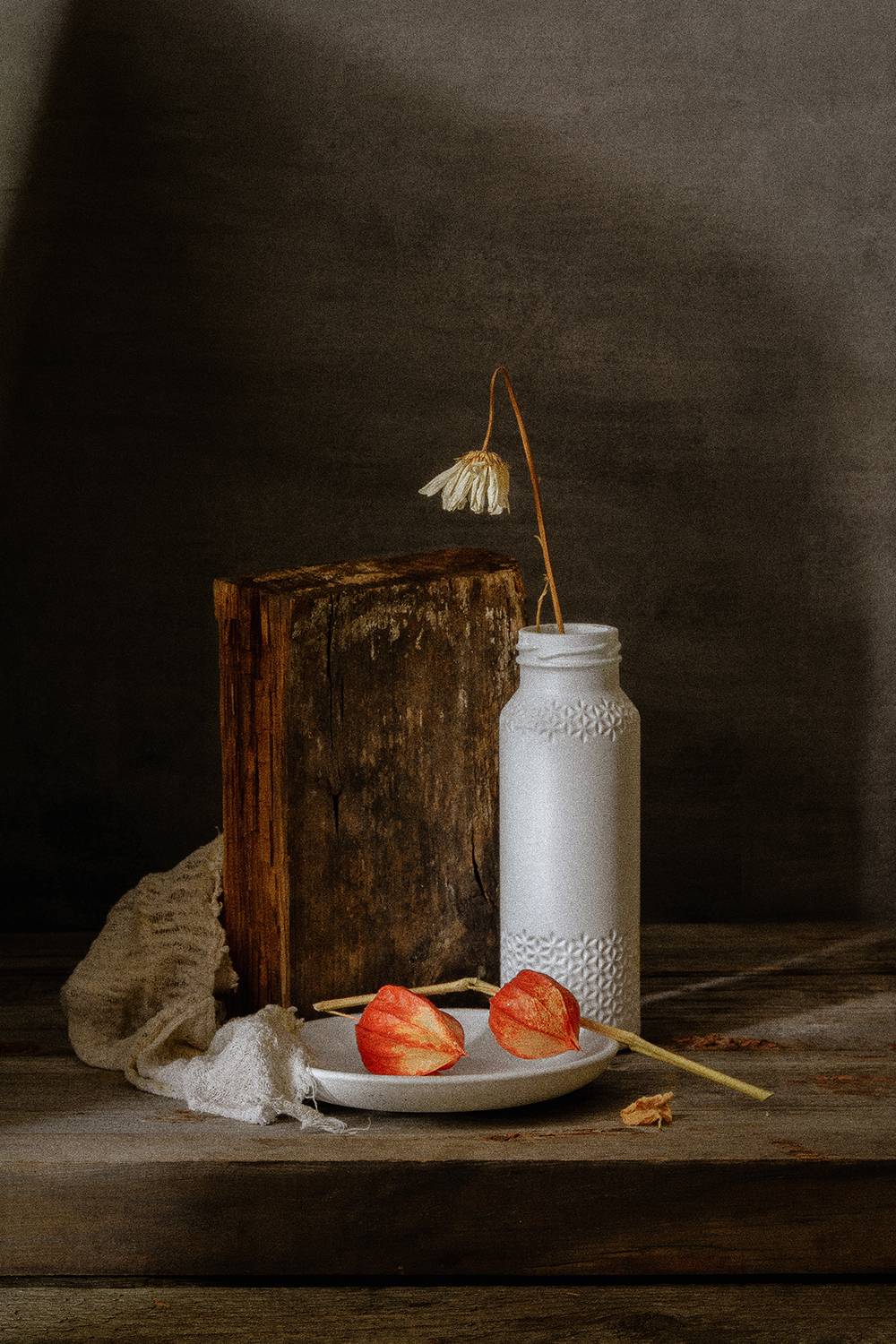 физалис, бутылка, ромашка, цветок, блюдце, Алексей Бычков