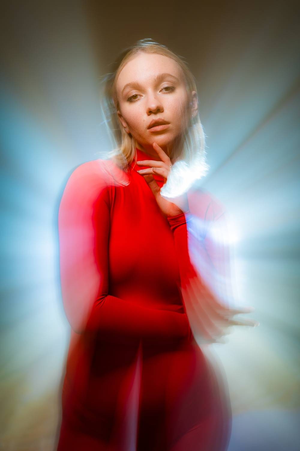 портрет, девушка, свет, цвет, лучи, студия, женский, красное, проектор, Панагушин Сергей